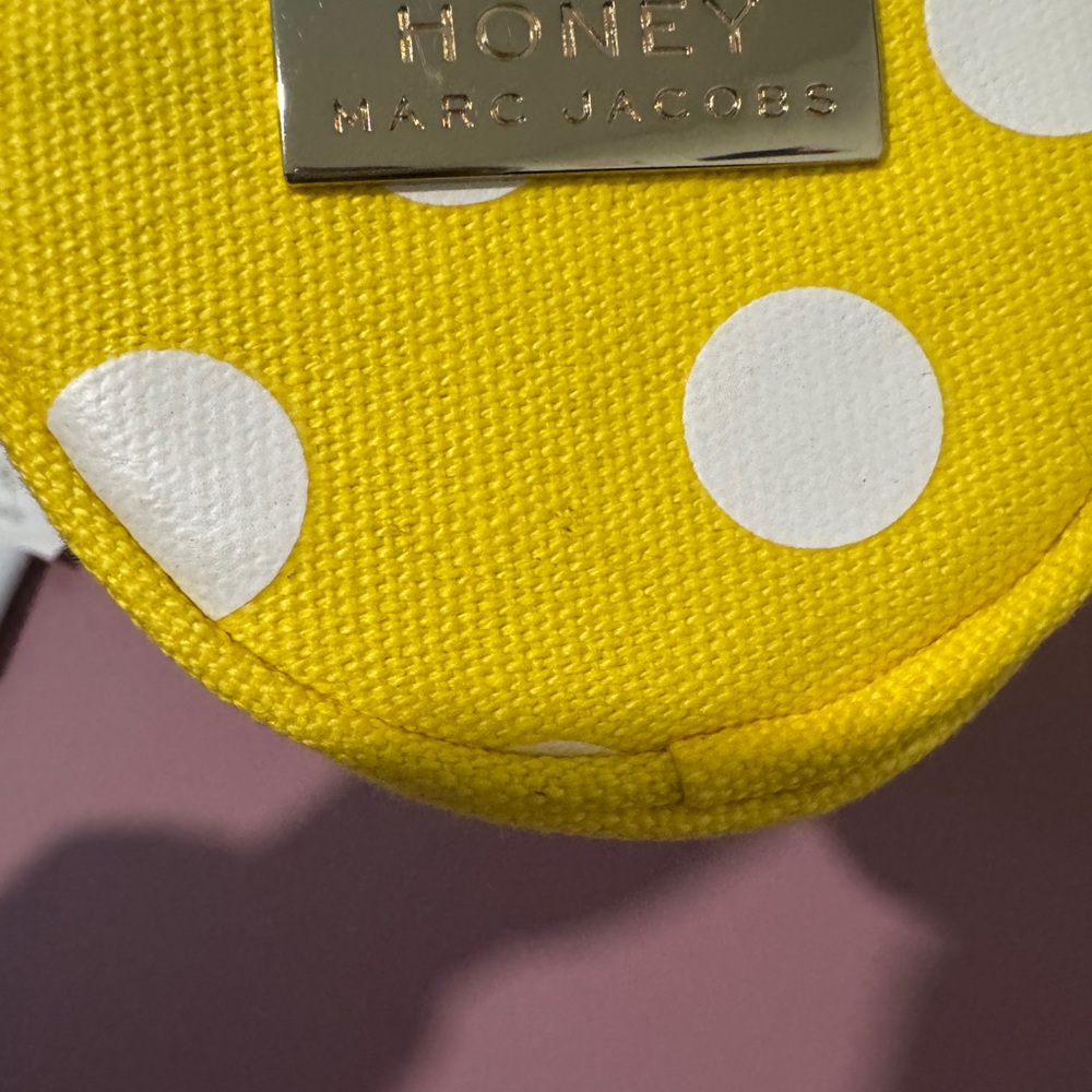 Marc Jacob’s “HONEY” Coin Purse - Picture 6 of 7